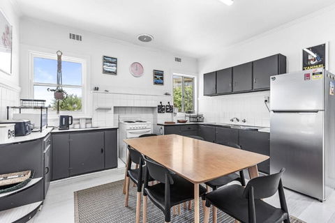 Absolute Beachfront Views Apollo Bay - Getaway Accommodation 2