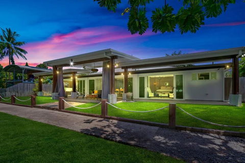 Absolute Beachfront WongaBelle- Pet Friendly - Getaway Accommodation 0
