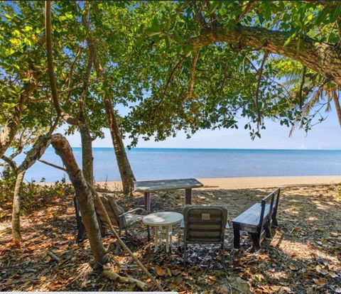 Absolute Beachfront WongaBelle- Pet Friendly - Getaway Accommodation 1