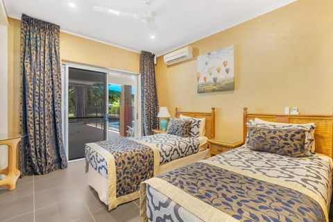 Absolute Beachfront WongaBelle- Pet Friendly - Getaway Accommodation 2