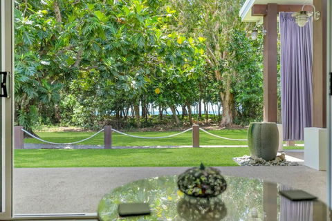 Absolute Beachfront WongaBelle- Pet Friendly - Getaway Accommodation 4