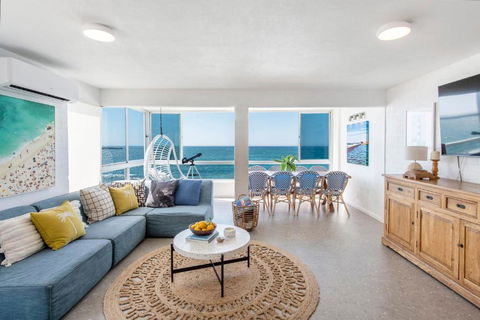 Absolute Oceanfront Yamba - Oceanstays - Getaway Accommodation 2