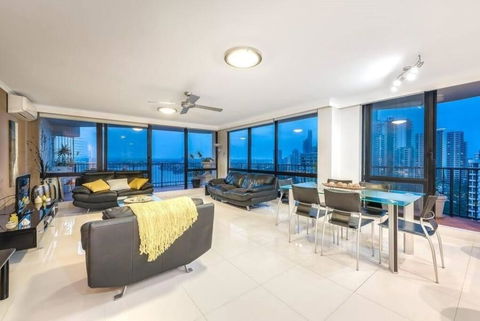 ABSOLUTE Riverfront 2br Apt, Views From Every Room - Getaway Accommodation 1