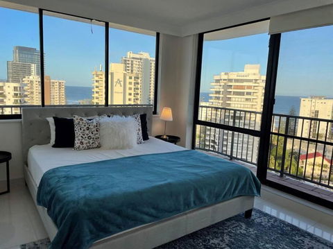 ABSOLUTE Riverfront 2br Apt, Views From Every Room - Getaway Accommodation 2