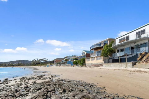 Absolute Waterfront Only 15 Minutes From Hobart - Getaway Accommodation 0