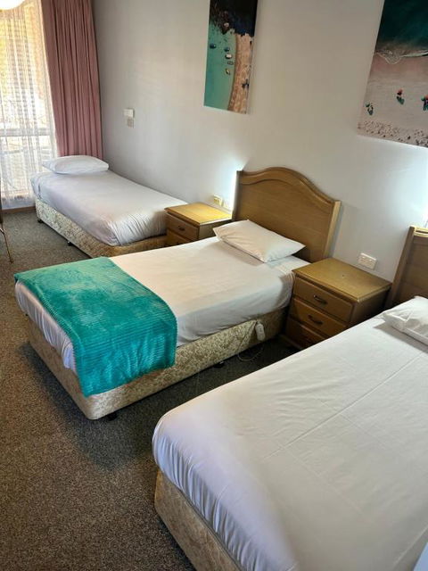 Acacia Rose Motor Inn - Getaway Accommodation 3