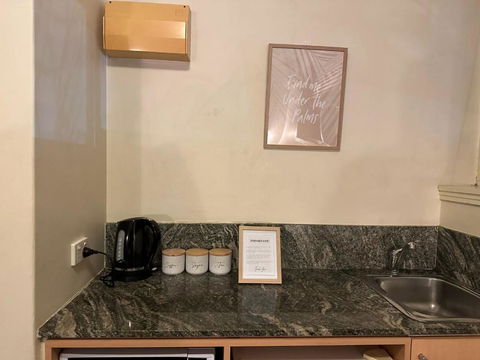 Acland Street Studio Apartment FREE PARKING - Getaway Accommodation 3