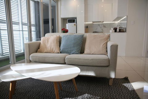 Adelaide CBD Bluebird Apartment - Getaway Accommodation 1