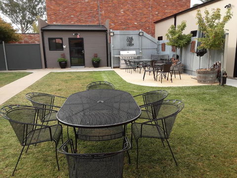 Adelphi Apartment 2- Poolside Or Apartment 2A- King Studio - Getaway Accommodation 3