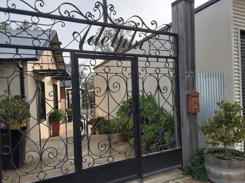 Adelphi Apartment 2- Poolside Or Apartment 2A- King Studio - Getaway Accommodation 1