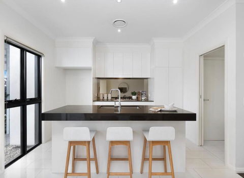 Adorable 3 Br Townhouse With Wifi & Parking - Getaway Accommodation 4