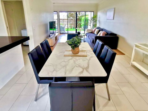 Adorable 3 Br Townhouse With Wifi & Parking - Getaway Accommodation 3