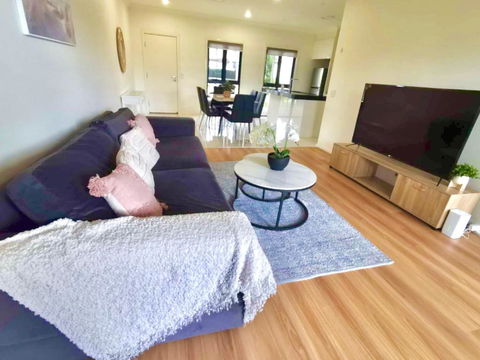 Adorable 3 Br Townhouse With Wifi & Parking - Getaway Accommodation 1