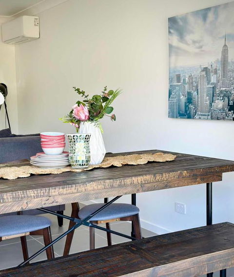 Adorable Modern 4 Br House WiFi & Parking - Getaway Accommodation 1