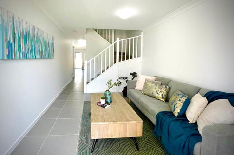 Adorable Modern 4 Br House WiFi & Parking - Getaway Accommodation 0