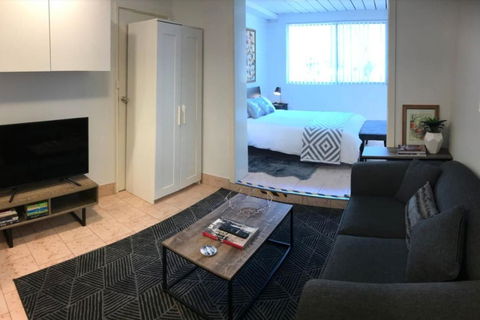 Adorable Studio Nestled In The Heart Of Flynn - Getaway Accommodation 3