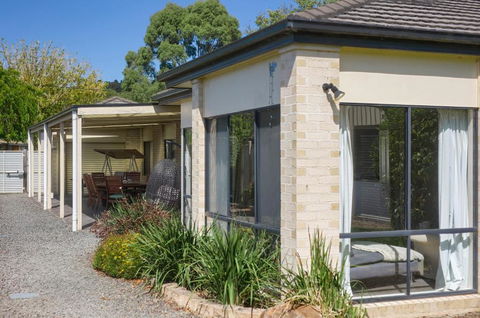 A Holiday Home For All Seasons - Modern, Peaceful, Family Friendly - Getaway Accommodation 4