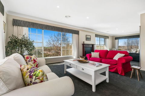A House With A View, Molong. NSW - Getaway Accommodation 3
