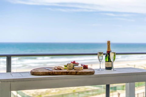 Absolute Beachfront Apartment 3B Pool Spa - Getaway Accommodation 3