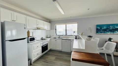 A Minutes Walk To The Beach! - Getaway Accommodation 4