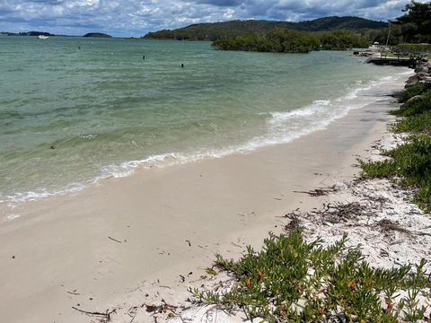 ABSOLUTE BEACHFRONT Port Stephens - Pindimar Beach House - Getaway Accommodation 3