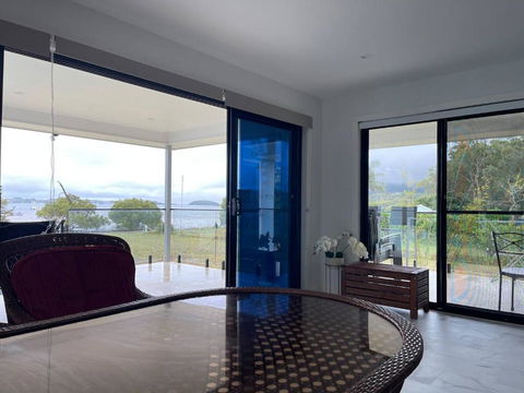 ABSOLUTE BEACHFRONT Port Stephens - Pindimar Beach House - Getaway Accommodation 1