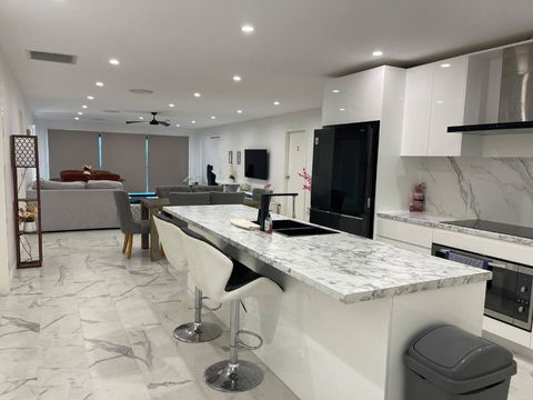 ABSOLUTE BEACHFRONT Port Stephens - Pindimar Beach House - Getaway Accommodation 2
