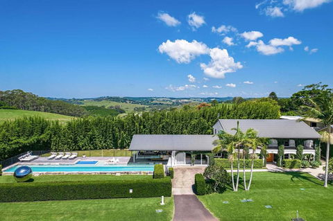 A Perfect Stay - Villa St Helena - Getaway Accommodation 0