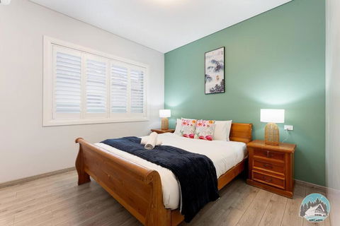 Aircabin - Fairfield - Modern - 6 Bedrooms House - Getaway Accommodation 2