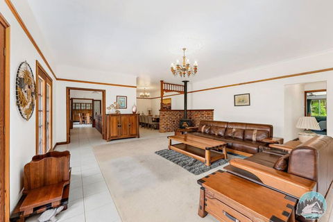 Aircabin - KANGY ANGY - Rural Retreat 4 Bedrooms - Getaway Accommodation 1