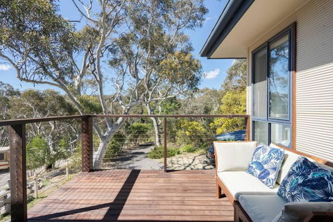 Alleura House Serene Bushland 4BR Families Groups - Getaway Accommodation 3