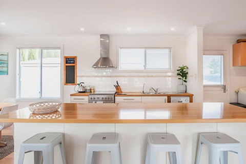 Almonta Escape - COFFIN BAY - Perfect For Couples Or Families - Getaway Accommodation 0