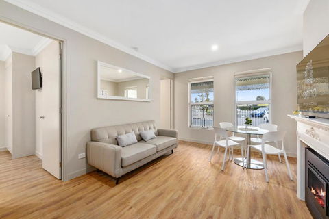 Aloha Central Luxury Accommodation - Getaway Accommodation 3