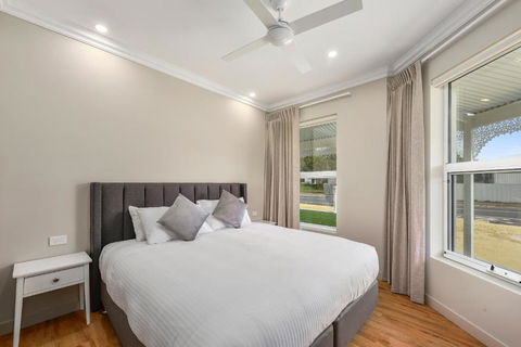 Aloha Central Luxury Accommodation - Getaway Accommodation 4