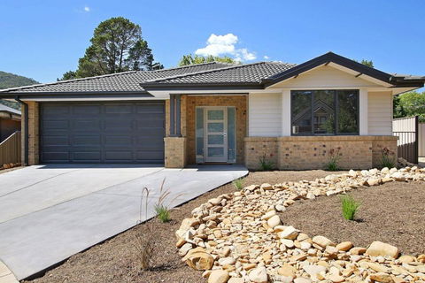 Alpine Knights Stylish Luxury - Getaway Accommodation 1