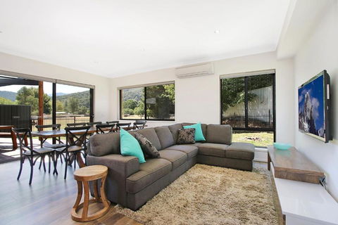 Alpine Knights Stylish Luxury - Getaway Accommodation 2