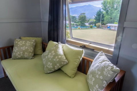 Alpzview Guesthouse - Getaway Accommodation 4