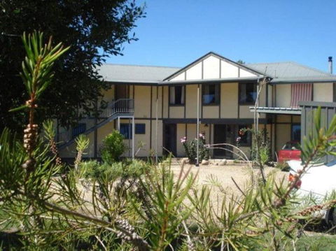 Alpzview Guesthouse - Getaway Accommodation 0