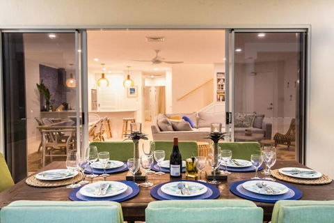 Amaroo Villa - Absolute Beachfront Port Douglas - Getaway Accommodation 1