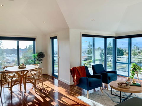 Amazing Beachfront & City Views 2 Bed 2 Bathroom - Getaway Accommodation 2