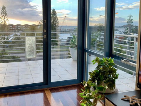 Amazing Beachfront & City Views 2 Bed 2 Bathroom - Getaway Accommodation 4