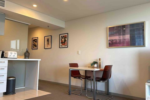 Amazing City Skyline Apartment - Pool, Gym, Sauna. - Getaway Accommodation 1