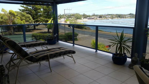 Ambience Apartments Penthouse - Getaway Accommodation 3