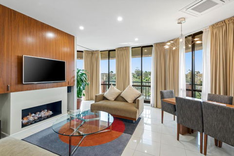 Amora Hotel Riverwalk Melbourne - Getaway Accommodation 1