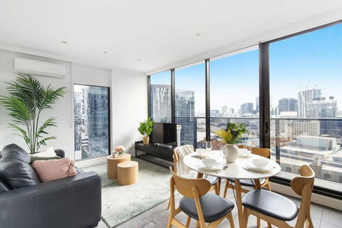 An Amazing 2BR Apt With City Views In Southbank - Getaway Accommodation 0