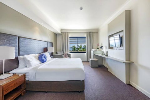 An Exceptional Seaside Esplanade Locale With Pool - Getaway Accommodation 0