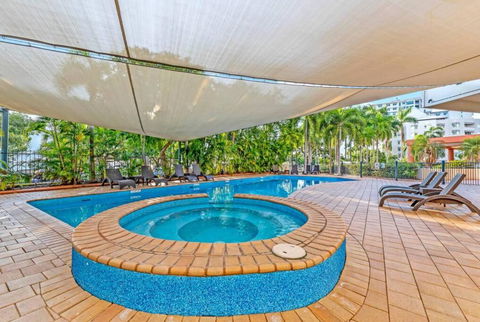 An Exceptional Seaside Esplanade Locale With Pool - Getaway Accommodation 1