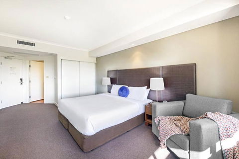 An Exceptional Seaside Esplanade Locale With Pool - Getaway Accommodation 3