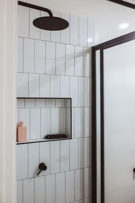 An Unexpected Delight In The Heart Of Town - Getaway Accommodation 3