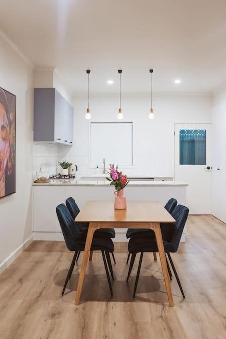 An Unexpected Delight In The Heart Of Town - Getaway Accommodation 1